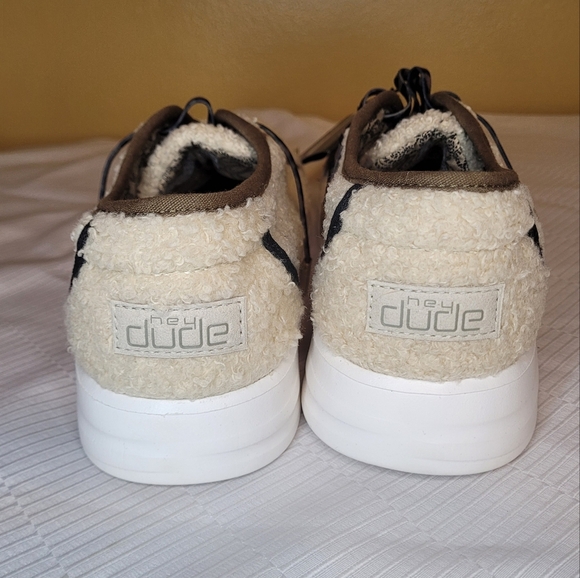 NWT Hey Dude Karina Sherpa Marshmallow Leo Sneakers sz 11 - Picture 6 of 9